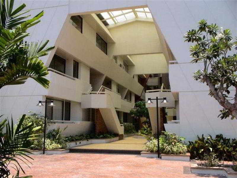Jomtien Holiday Pattaya Hotell Exteriör bild