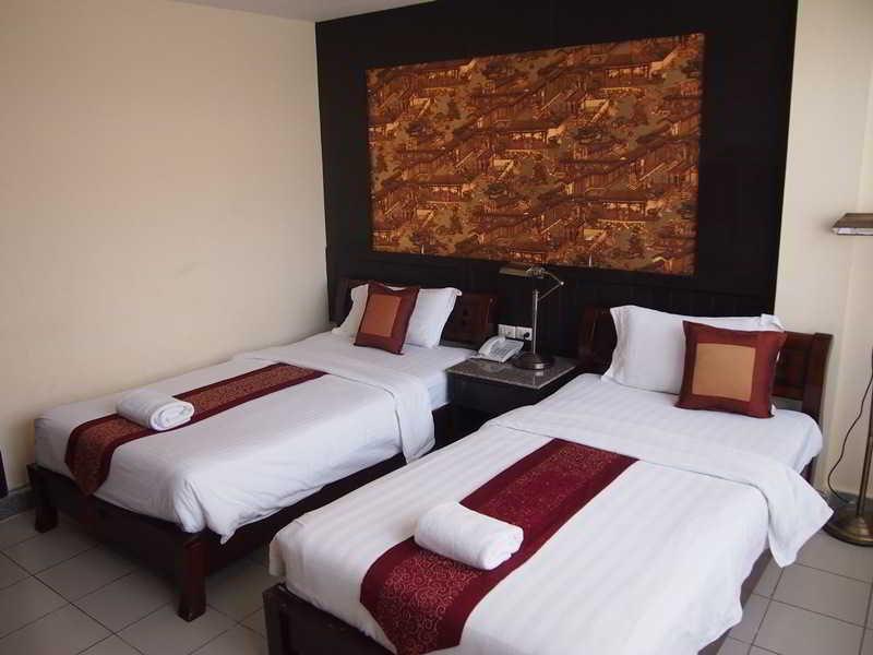 Jomtien Holiday Pattaya Hotell Exteriör bild